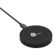 Chargeur rond noir vu de trois quarts, relié à un câble, intégrant un marquage apparent au centre de la surface supérieure.