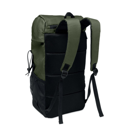 Vue arrière d’un sac à dos vert et noir avec dos rembourré en filet et deux bretelles réglables.