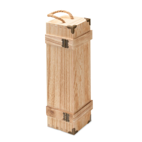 Vue arrière du coffret à vin vertical en bois clair, avec poignée en corde, renforts d’angle métalliques et charnières apparente