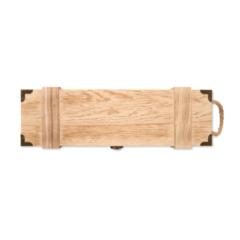 Vue de dessus du coffret à vin fermé, montrant son long couvercle en bois clair, ses deux traverses et ses renforts d’angle méta