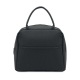 Vue arrière du sac noir avec une grande poche extérieure ouverte. Vue arrière du sac noir avec une grande poche extérieure ouverte.