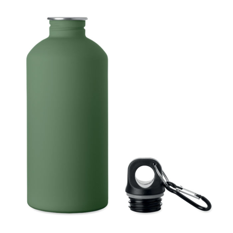 Bouteille vert foncé ouverte, présentée avec son bouchon noir à large anneau et mousqueton métallique posé à côté.