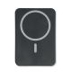 Powerbank magnétique noir de forme rectangulaire aux angles arrondis, avec repère circulaire et repère vertical visibles sur la Powerbank magnétique noir de forme rectangulaire aux angles arrondis, avec repère circulaire et repère vertical visibles sur la
