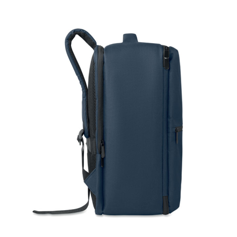 Vue de profil du sac à dos bleu marine montrant son épaisseur et plusieurs fermetures zippées latérales.