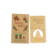 Quatre modèles de cartes de vœux rectangulaires en bois clair à angles arrondis, avec boules de Noël détachables et motifs ajour Quatre modèles de cartes de vœux rectangulaires en bois clair à angles arrondis, avec boules de Noël détachables et motifs ajour
