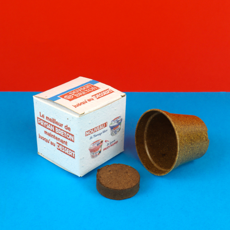 Kit de plantation publicitaire Paysan Breton composé d'une boîte cubique en papier ensemencé imprimée, d'un pot biodégradable co