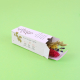 Coffret de fleurs séchées personnalisé avec logo et illustrations botaniques, accompagné d'un petit vase en verre contenant le b Coffret de fleurs séchées personnalisé avec logo et illustrations botaniques, accompagné d'un petit vase en verre contenant le b