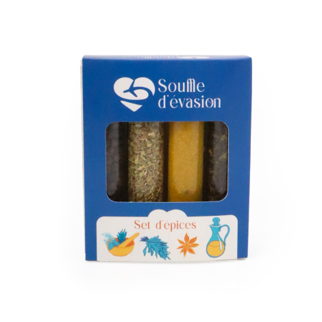 Vue de face d'un coffret bleu « Souffle d'évasion » contenant un assortiment d'épices visibles à travers une fenêtre transparent