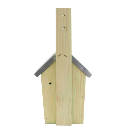 • Vue arrière d'un nichoir à oiseaux en bois naturel avec toit métallique gris et longue planche de fixation percée de deux trou