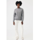 Femme debout de face portant un sweat gris chiné à col rond, manches longues et finitions côtelées. Elle l'associe à un pantalon Femme debout de face portant un sweat gris chiné à col rond, manches longues et finitions côtelées. Elle l'associe à un pantalon