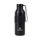 Bouteille isotherme noire mate, de forme cylindrique aux épaules arrondies, avec un bouchon à vis, une dragonne souple et un lar Bouteille isotherme noire mate, de forme cylindrique aux épaules arrondies, avec un bouchon à vis, une dragonne souple et un lar