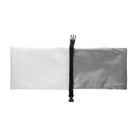 Sac à lunch déplié bicolore blanc et gris avec sangle noire et clip