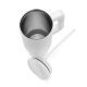 Mug isotherme blanc ouvert avec intérieur métallique et couvercle posé à côté