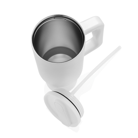 Mug isotherme blanc ouvert avec intérieur métallique et couvercle posé à côté