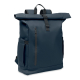 Sac à dos bleu marine en polyester 600D RPET avec rabat enroulable et poche frontale zippée.