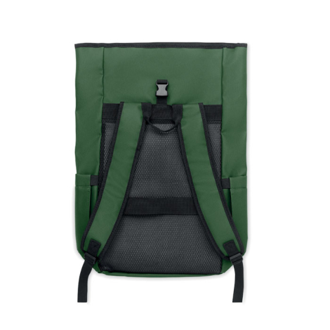 Sac à dos vert en polyester 600D RPET vu de dos avec bretelles réglables et panneau dorsal en mesh respirant.