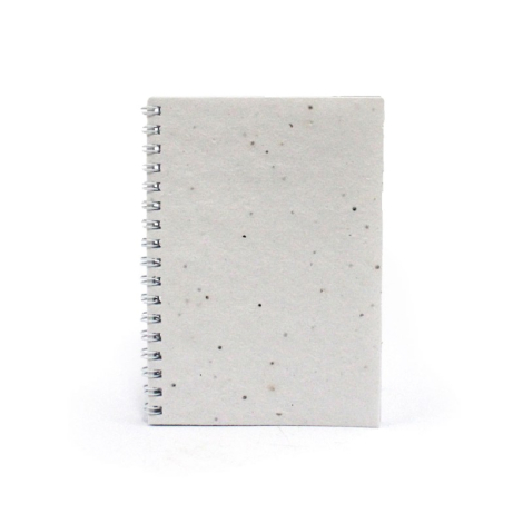 Carnet A6 en papier graines à inclusions, reliure spirale gauche. Carnet A6 en papier graines à inclusions, reliure spirale gauche.