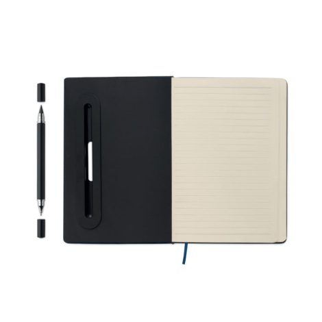 Carnet A5 ouvert montrant les pages lignées et emplacement pour stylo avec stylo noir séparé.