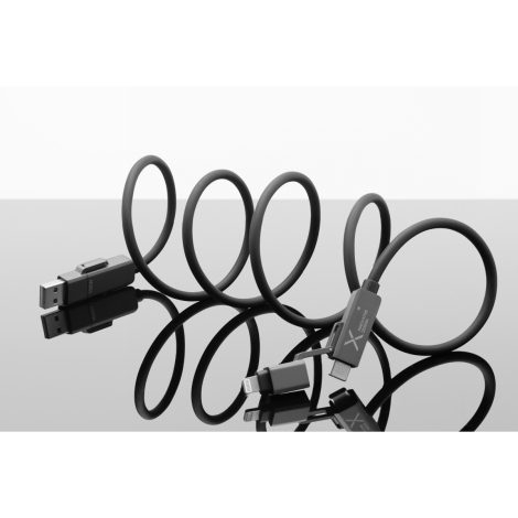 Câble noir disposé en spirale sur une surface réfléchissante, embouts visibles aux extrémités ; marquage visible sur un connecte