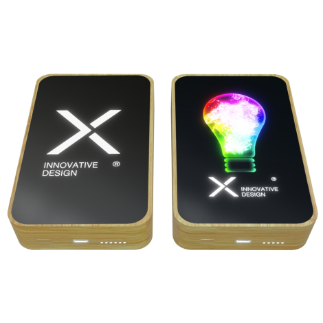 Deux batteries côte à côte, faces noires visibles avec motifs lumineux ; ports de connexion visibles sur la tranche inférieure.