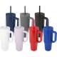 Groupe de sept gobelets isothermes 900 ml en blanc, violet clair, bleu marine, gris, noir, rouge et bleu, tous avec anse et pail
