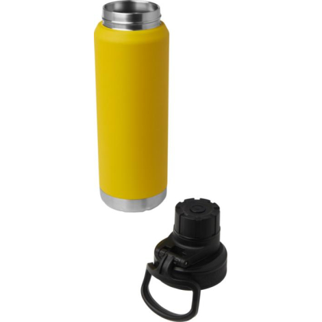 Bouteille isotherme jaune 700 ml en acier inoxydable avec bouchon noir à anse détachable posé à côté.