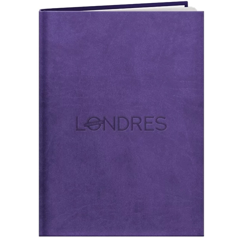 Agenda rigide violet vu de face avec marquage en relief centré sur la couverture (marquage visible).