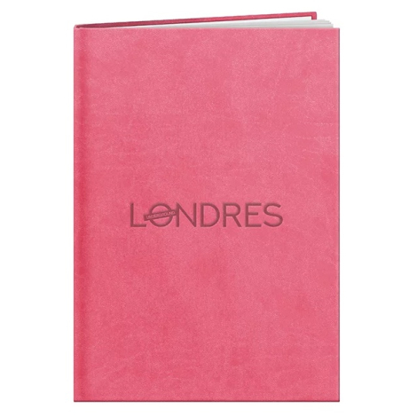 Agenda rigide rose vu de face avec marquage en relief centré sur la couverture (marquage visible).