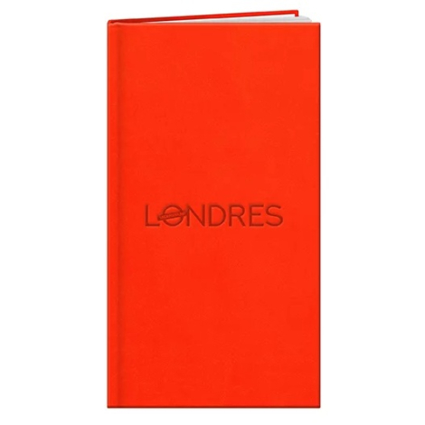 Agenda rigide rouge au format vertical avec marquage en relief centré sur la couverture (marquage visible).