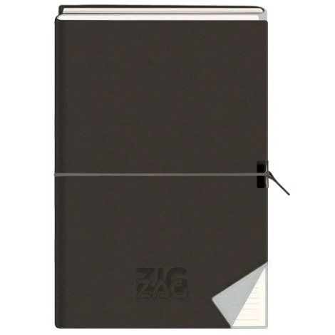 Agenda noir vertical avec élastique horizontal et coin inférieur droit contrasté, marquage visible en bas de la couverture.