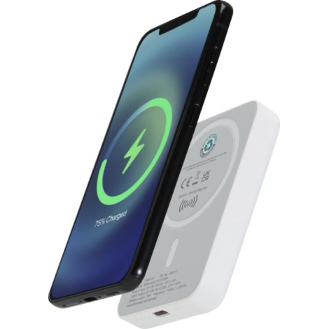 Batterie blanche fixée magnétiquement à l’arrière d’un smartphone en charge sans fil.