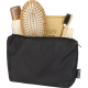 Trousse noire ouverte contenant plusieurs produits de soin et accessoires visibles à l’intérieur.