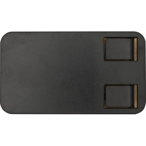 Vue rapprochée du panneau supérieur noir replié à plat, aucun marquage visible.