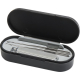 Coffret de manucure noir de forme ovale, ouvert, contenant plusieurs outils métalliques : coupe-ongles, lime et pinces fines, au Coffret de manucure noir de forme ovale, ouvert, contenant plusieurs outils métalliques : coupe-ongles, lime et pinces fines, au