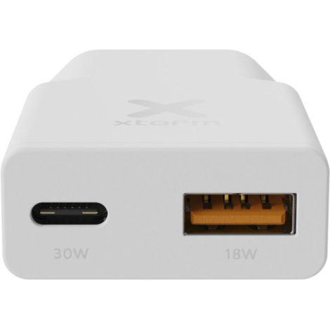 Adaptateur secteur publicitaire 33 W en plastique recyclé, vu de face, double port USB-A / USB-C apparent, design sobre et profe