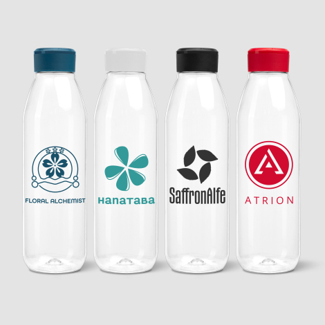 Quatre bouteilles transparentes présentées verticalement avec bouchons colorés, marquage visible en ton unique sur chaque modèle Quatre bouteilles transparentes présentées verticalement avec bouchons colorés, marquage visible en ton unique sur chaque modèle