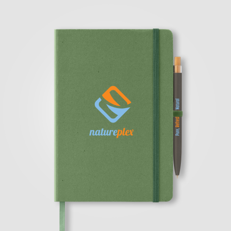 Carnet A5 vert forêt vu de face avec marquage visible. Carnet A5 vert forêt vu de face avec marquage visible.