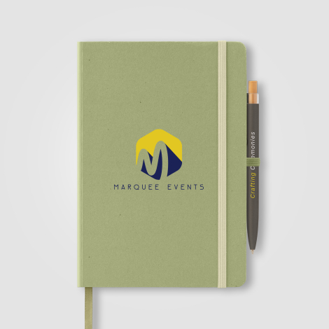 Carnet A5 vert sauge vu de face avec marquage visible. Carnet A5 vert sauge vu de face avec marquage visible.