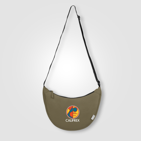 Sac bandoulière vert vu de face avec marquage quadri visible. Sac bandoulière vert vu de face avec marquage quadri visible.