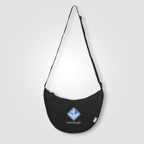 Sac bandoulière noir vu de face avec marquage quadri visible. Sac bandoulière noir vu de face avec marquage quadri visible.