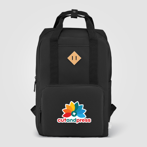 Sac à dos noir vu de face avec marquage quadri visible sur la poche avant. Sac à dos noir vu de face avec marquage quadri visible sur la poche avant.