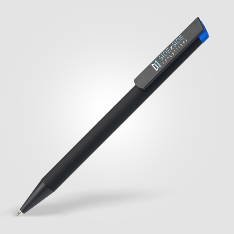 Stylo avec clip bleu vu de face, marquage quadri visible. Stylo avec clip bleu vu de face, marquage quadri visible.