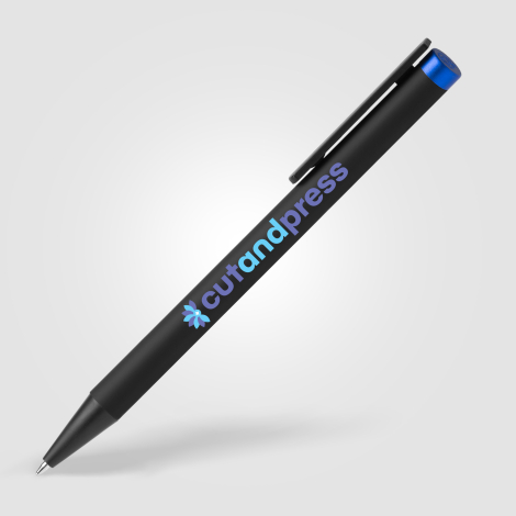 Stylo bleu vu de face avec marquage quadri visible. Stylo bleu vu de face avec marquage quadri visible.