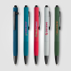 Stylos Saga de différents coloris avec marquage quadri visible sur le corps. Stylos Saga de différents coloris avec marquage quadri visible sur le corps.