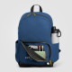 Sac à dos bleu avec poche avant ouverte et bouteille dans la poche latérale Sac à dos bleu avec poche avant ouverte et bouteille dans la poche latérale