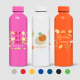 Trois bouteilles promotionnelles de couleurs différentes avec marquage visible Trois bouteilles promotionnelles de couleurs différentes avec marquage visible