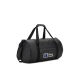 Sac de sport noir vu de trois quarts avec poche avant zippée ; marquage visible sur la face principale. Sac de sport noir vu de trois quarts avec poche avant zippée ; marquage visible sur la face principale.