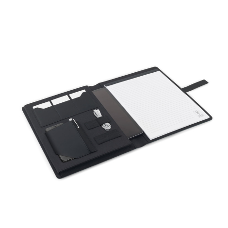 Vue intérieure de la chemise ouverte montrant carnet lignés, compartiments pour cartes et tablette, et passants élastiques ; san