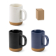 Ensemble de mugs en céramique de différents coloris (blanc, noir et bleu) accompagnés d’un emballage en carton kraft ; aucune pe Ensemble de mugs en céramique de différents coloris (blanc, noir et bleu) accompagnés d’un emballage en carton kraft ; aucune pe