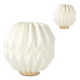 Lampe LED 25 cm en papier pliable d’inspiration origami sur socle bois clair, marquage visible sur la base.